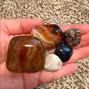 Random Crystal Rocks